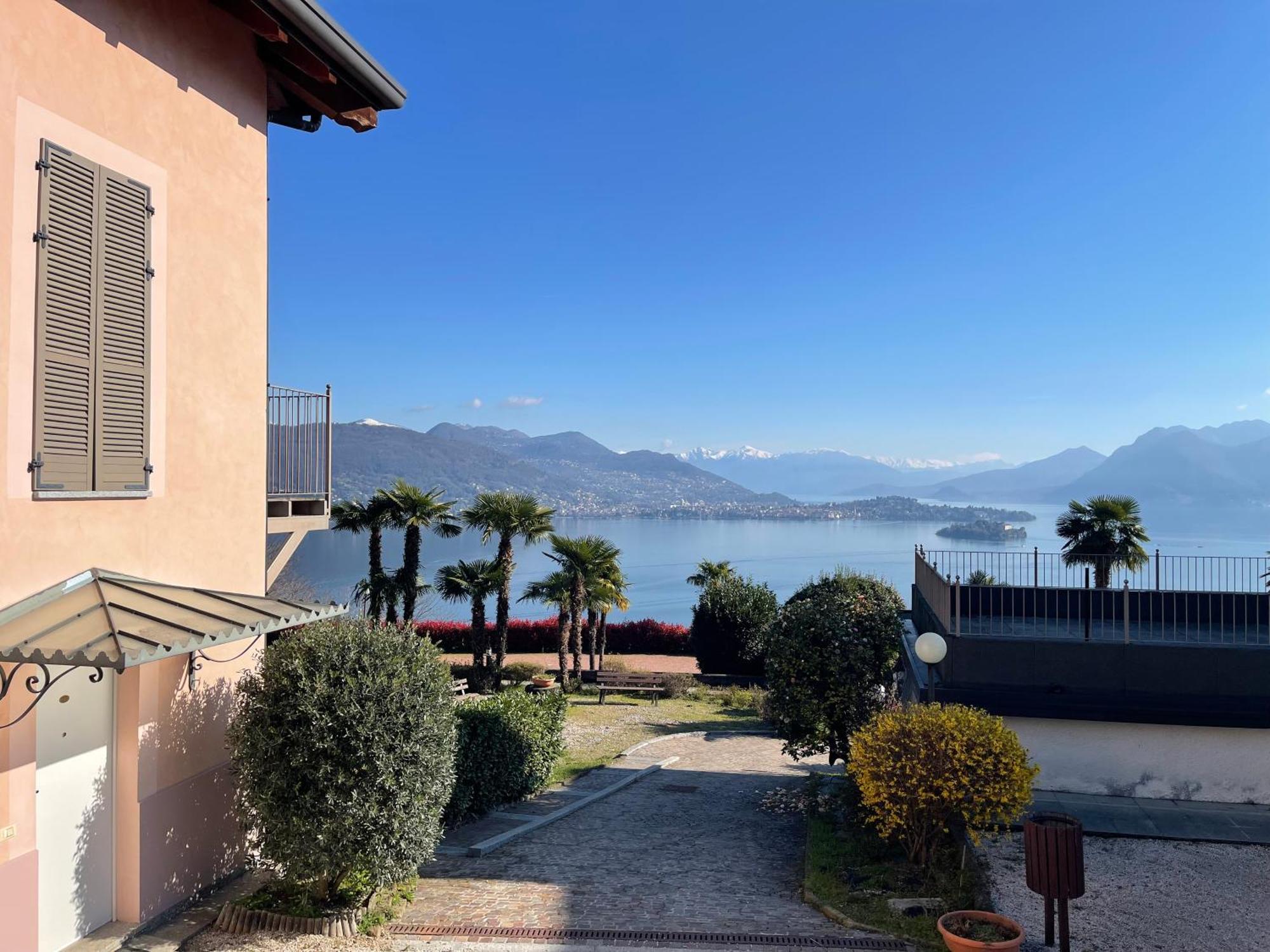 Rossana Apartment Lago Maggiore Бавено Экстерьер фото