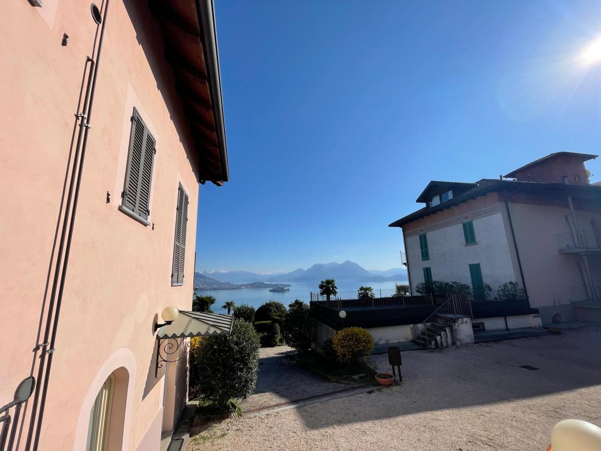 Rossana Apartment Lago Maggiore Бавено Экстерьер фото