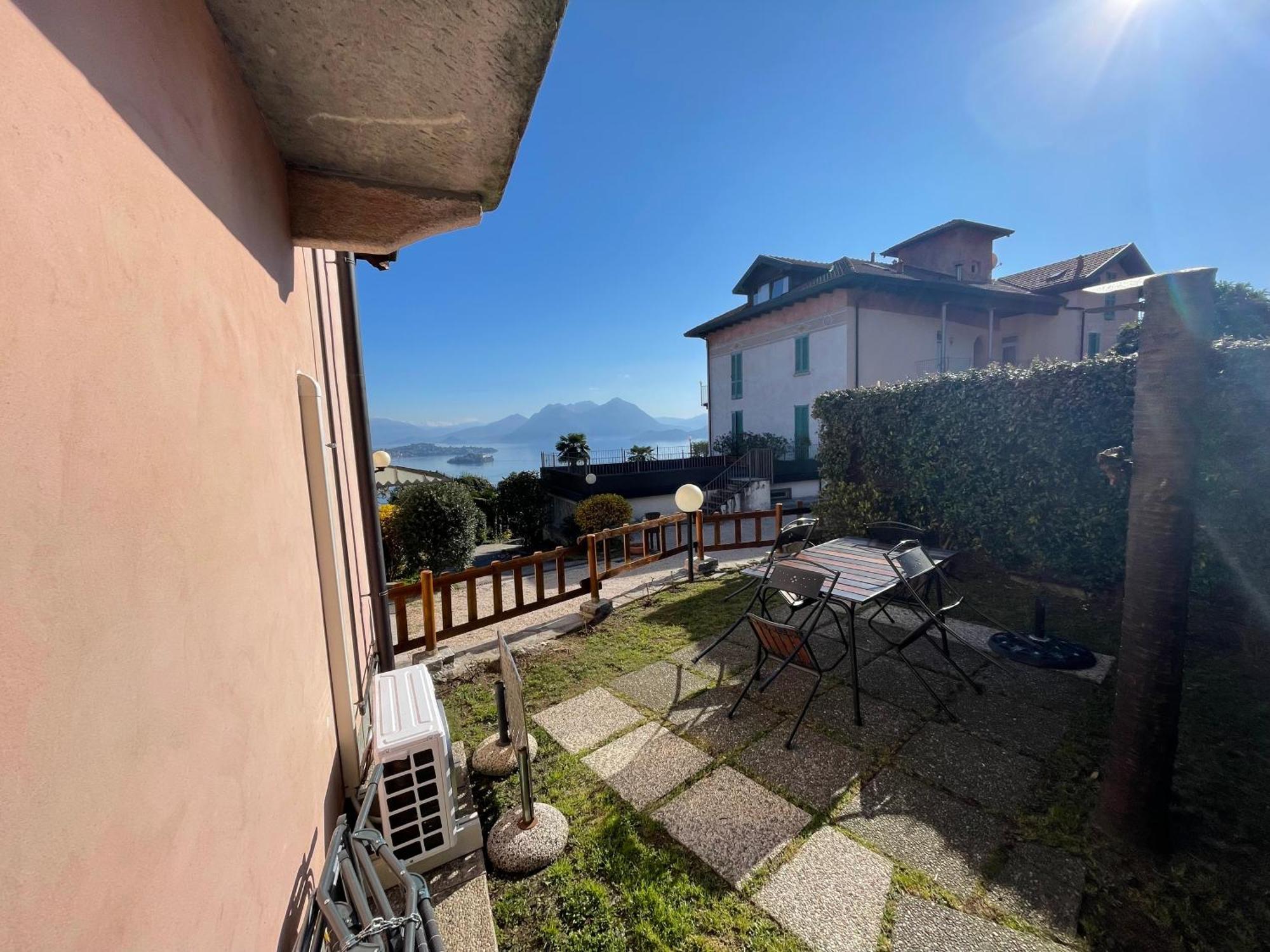 Rossana Apartment Lago Maggiore Бавено Экстерьер фото
