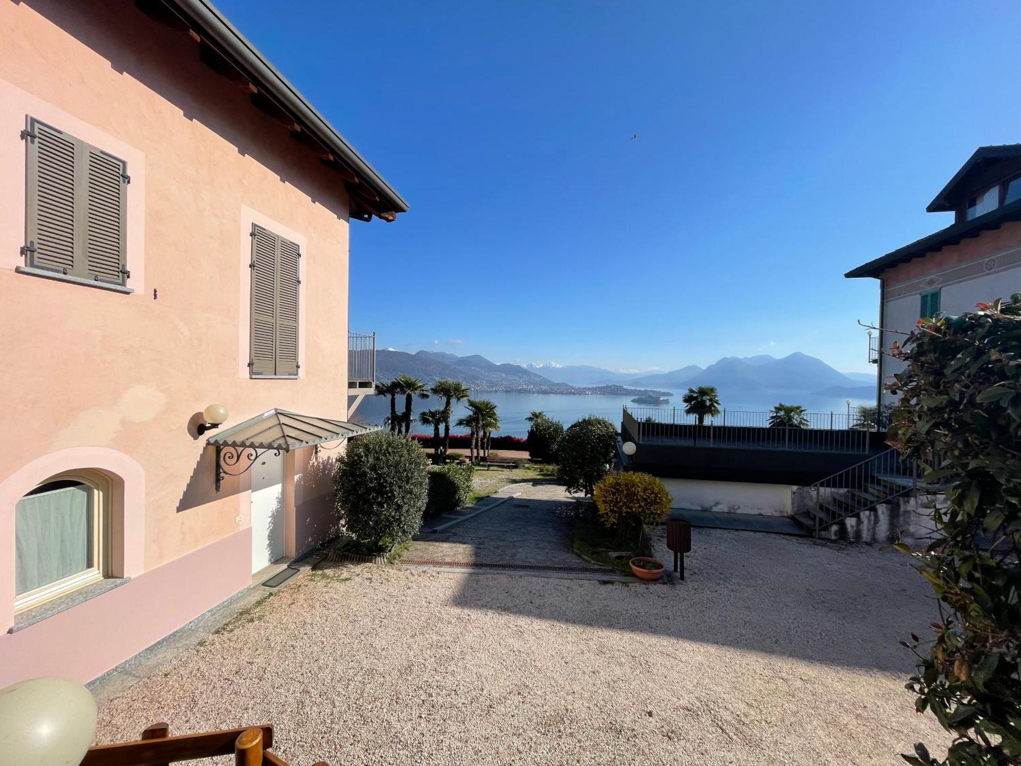 Rossana Apartment Lago Maggiore Бавено Экстерьер фото